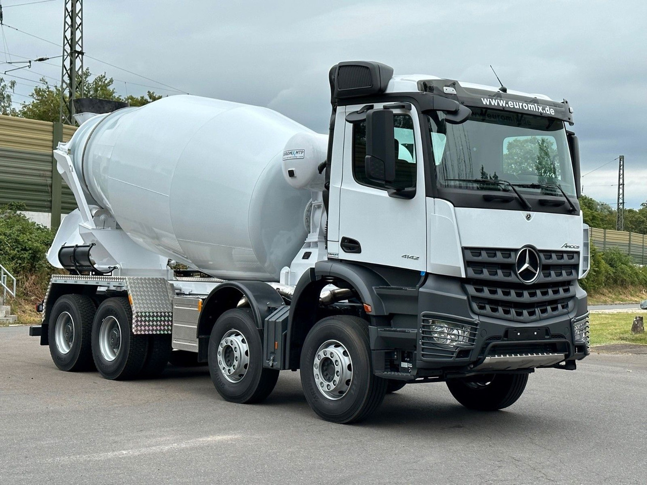 Mercedes-Benz AROCS 5 4142 B 8X4 Euro 3 EuromixMTP EM 10 - Concrete mixer truck: picture 1 Mercedes-Benz AROCS 5 4142 B 8X4 Euro 3 EuromixMTP EM 10 - Concrete mixer truck: picture 1