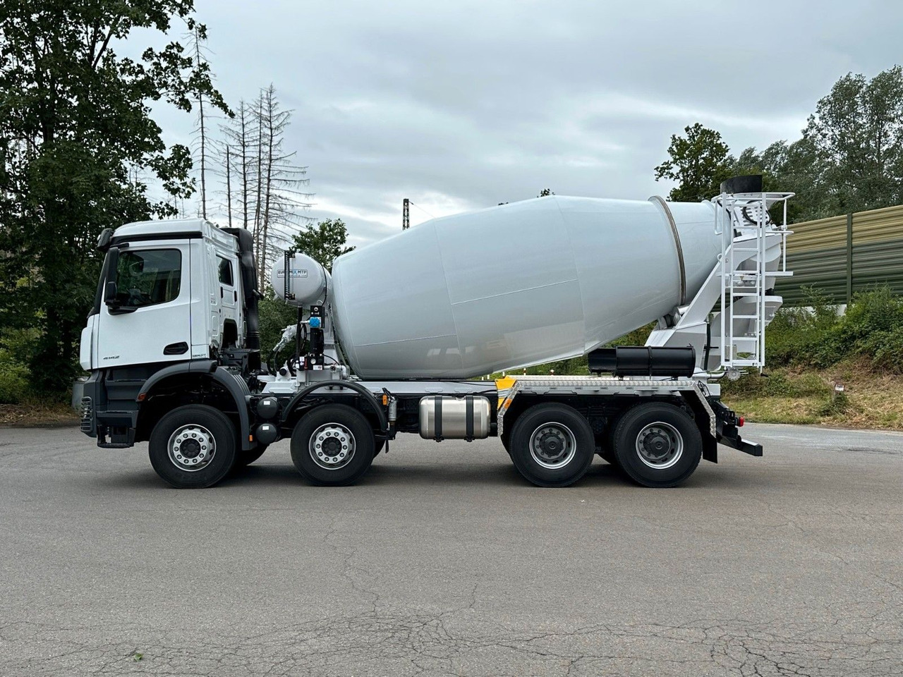 Mercedes-Benz AROCS 5 4142 B 8X4 Euro 3 EuromixMTP EM 10 - Concrete mixer truck: picture 5 Mercedes-Benz AROCS 5 4142 B 8X4 Euro 3 EuromixMTP EM 10 - Concrete mixer truck: picture 5