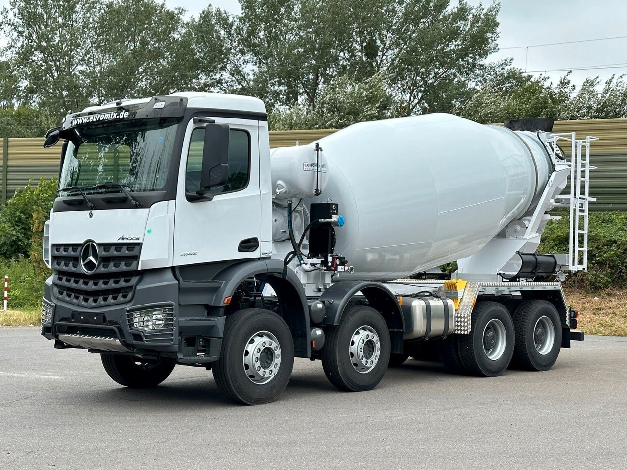 Mercedes-Benz AROCS 5 4142 B 8X4 Euro 3 EuromixMTP EM 10 - Concrete mixer truck: picture 1 Mercedes-Benz AROCS 5 4142 B 8X4 Euro 3 EuromixMTP EM 10 - Concrete mixer truck: picture 1