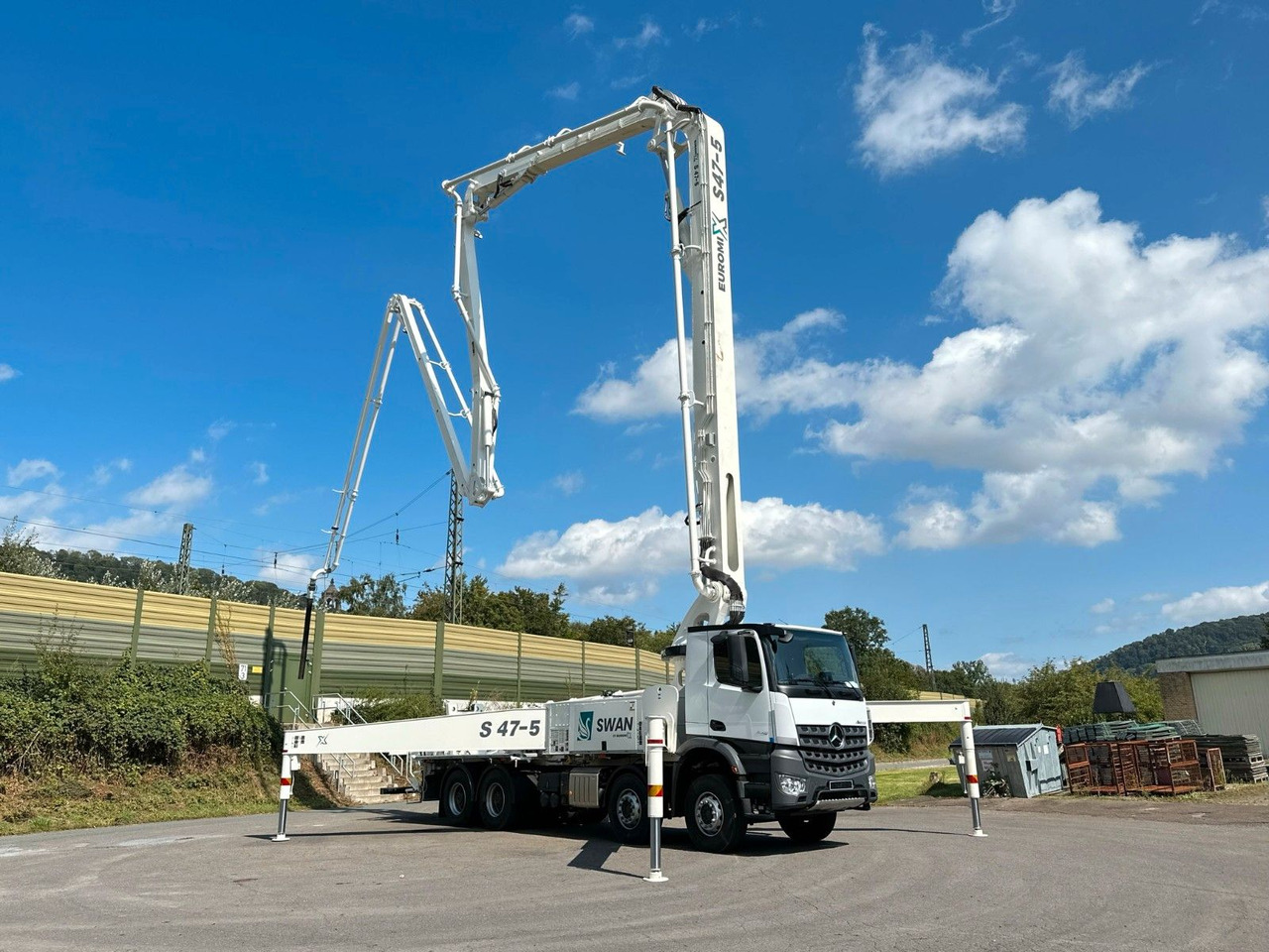 Mercedes-Benz Arocs 5 4142 8x4 SWAN TSP 47-5 160RZ ( 47m ) - Concrete mixer truck: picture 1 Mercedes-Benz Arocs 5 4142 8x4 SWAN TSP 47-5 160RZ ( 47m ) - Concrete mixer truck: picture 1
