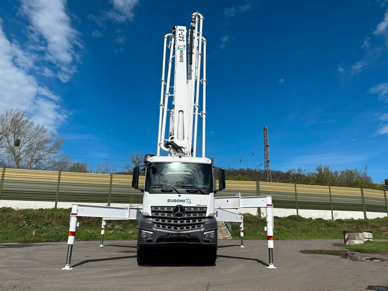 Mercedes-Benz Arocs 5 4542 8x4 SWAN TSP 47-5 160RZ ( 47m ) - Concrete pump truck: picture 3 Mercedes-Benz Arocs 5 4542 8x4 SWAN TSP 47-5 160RZ ( 47m ) - Concrete pump truck: picture 3