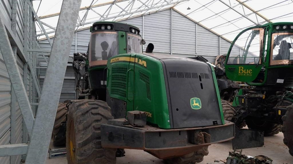 John Deere 1270 E - Forestry harvester: picture 2 John Deere 1270 E - Forestry harvester: picture 2