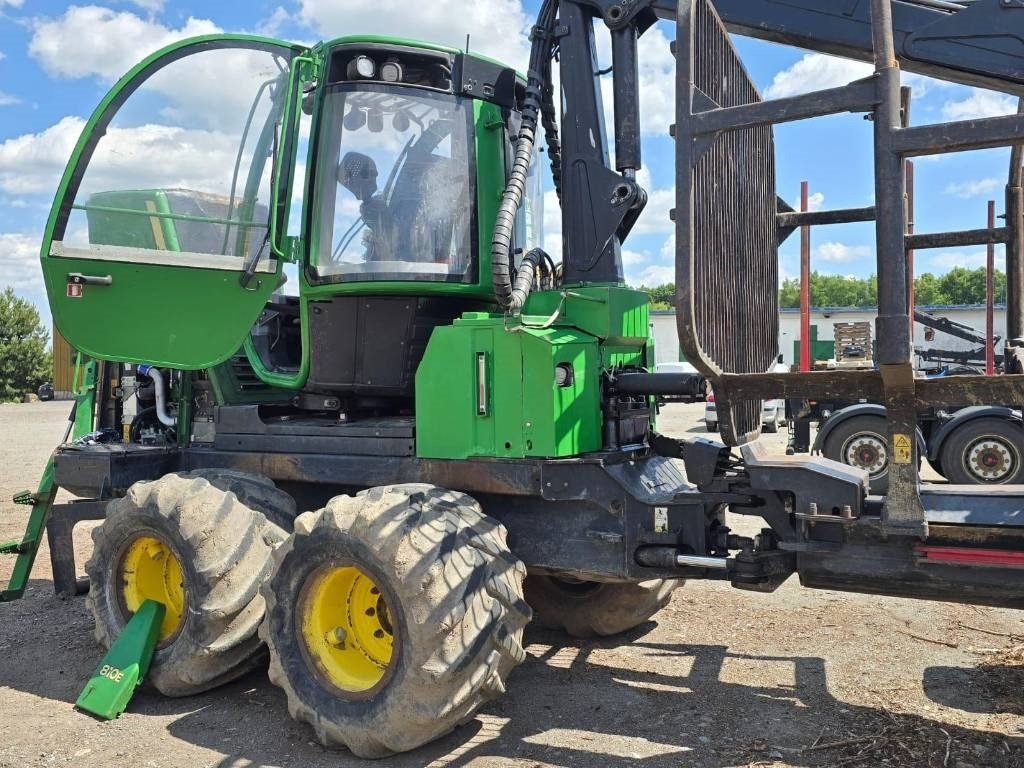 John Deere 810 E - Forwarder: picture 4 John Deere 810 E - Forwarder: picture 4