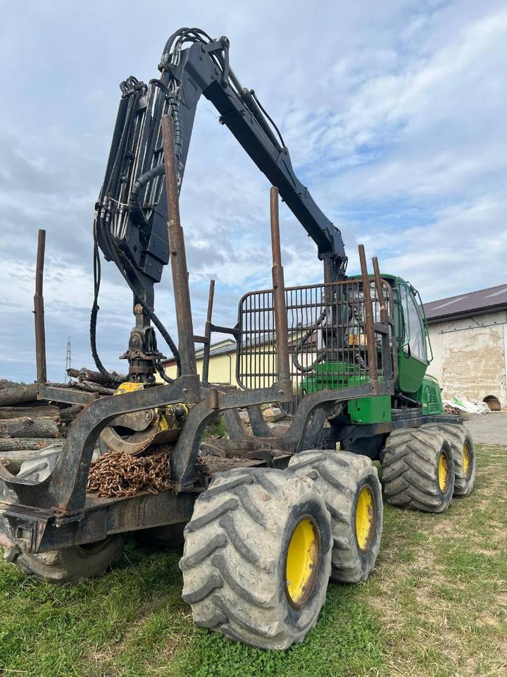 John Deere 810 E - Forwarder: picture 1 John Deere 810 E - Forwarder: picture 1