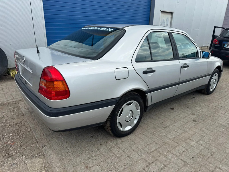 Mercedes-Benz C-Klasse **C250DIESEL+AIRCO** - Sedan: picture 4 Mercedes-Benz C-Klasse **C250DIESEL+AIRCO** - Sedan: picture 4