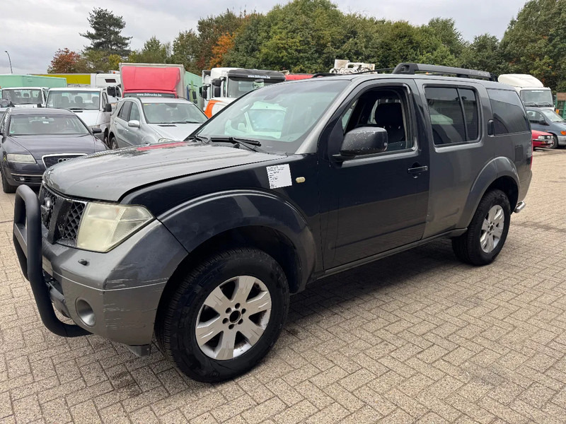 Nissan Pathfinder **AIRCO-EURO 3-7 SEATS** - Car: picture 3 Nissan Pathfinder **AIRCO-EURO 3-7 SEATS** - Car: picture 3