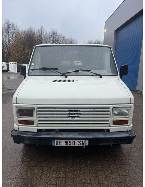 Peugeot J5 **PETROL-ESSENCE-TOPSHAPE** - Small van: picture 2 Peugeot J5 **PETROL-ESSENCE-TOPSHAPE** - Small van: picture 2
