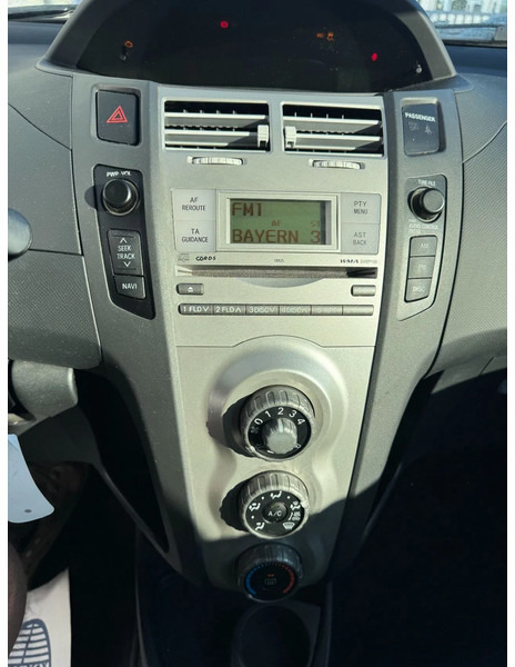 Hatchback Toyota Yaris **PETROL-ESSENCE-AC**: picture 10