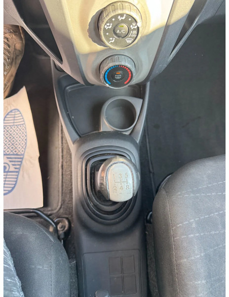 Hatchback Toyota Yaris **PETROL-ESSENCE-AC**: picture 11