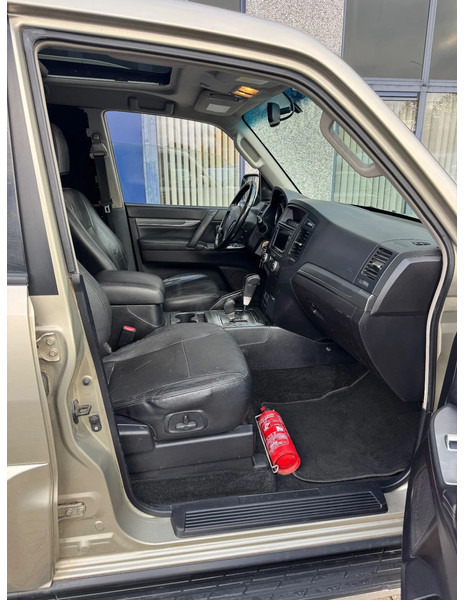 Van Mitsubishi Pajero **3200TD-AUTOMAAT-AC-TOPSHAPE-LICHTE VRACHT**: picture 17