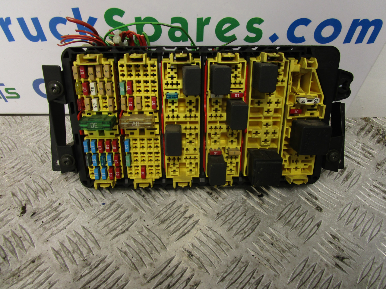 IVECO DAILY 3.0 FUSEBOARD P/NO 284912-2 - Electrical system for Truck: picture 1 IVECO DAILY 3.0 FUSEBOARD P/NO 284912-2 - Electrical system for Truck: picture 1