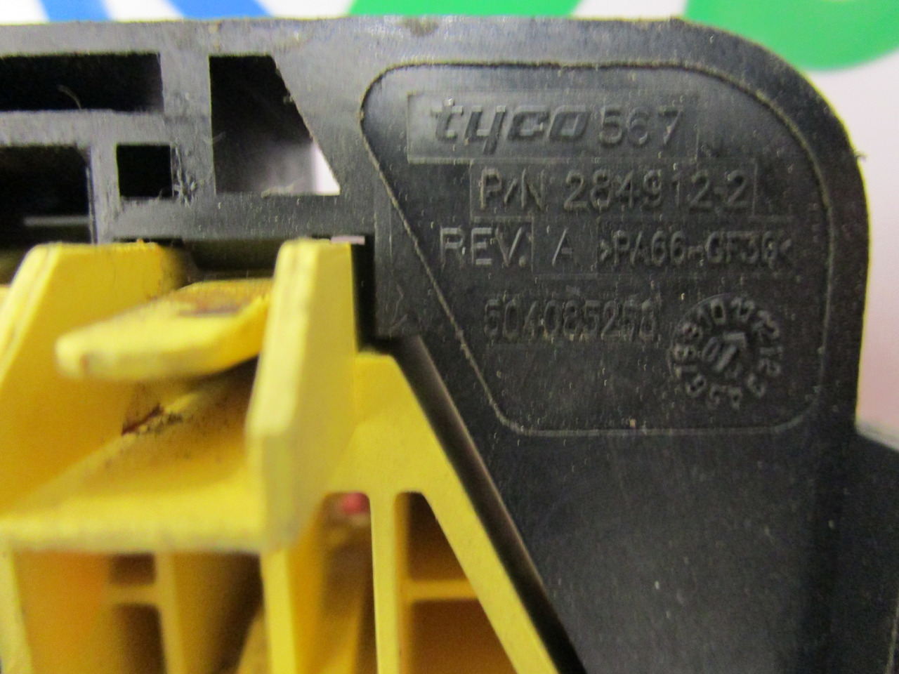 IVECO DAILY 3.0 FUSEBOARD P/NO 284912-2 - Electrical system for Truck: picture 2 IVECO DAILY 3.0 FUSEBOARD P/NO 284912-2 - Electrical system for Truck: picture 2