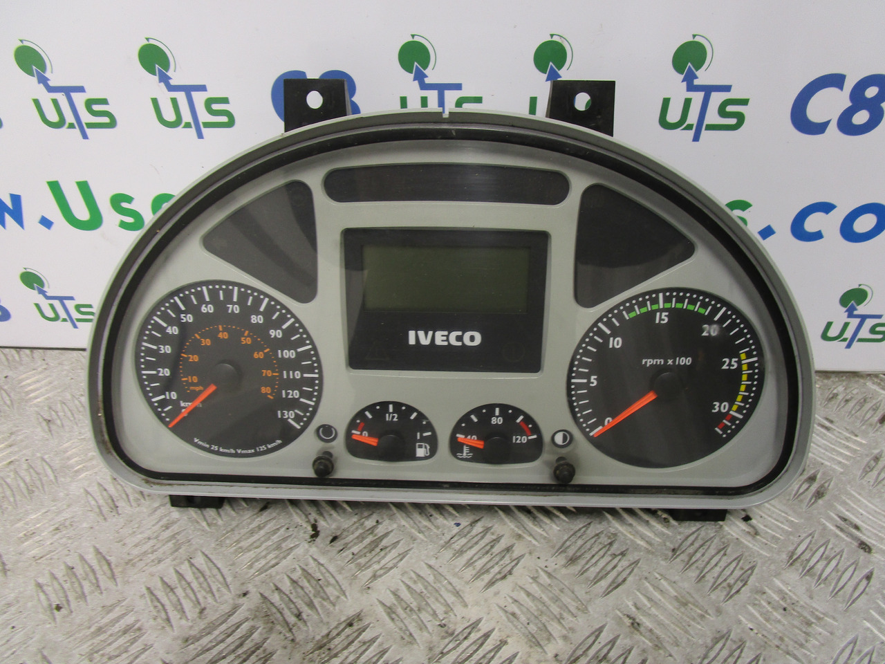IVECO TECTOR CLOCK CLUSTER P/NO 504025357 - Electrical system for Truck: picture 1 IVECO TECTOR CLOCK CLUSTER P/NO 504025357 - Electrical system for Truck: picture 1