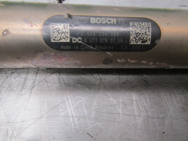 MERCEDES ACTROS MP4 OM471-6 FUEL RAIL BOSCH P/NO 0445 226 088 MERCEDS P/NO A4710780245 - Engine and parts for Truck: picture 2 MERCEDES ACTROS MP4 OM471-6 FUEL RAIL BOSCH P/NO 0445 226 088 MERCEDS P/NO A4710780245 - Engine and parts for Truck: picture 2