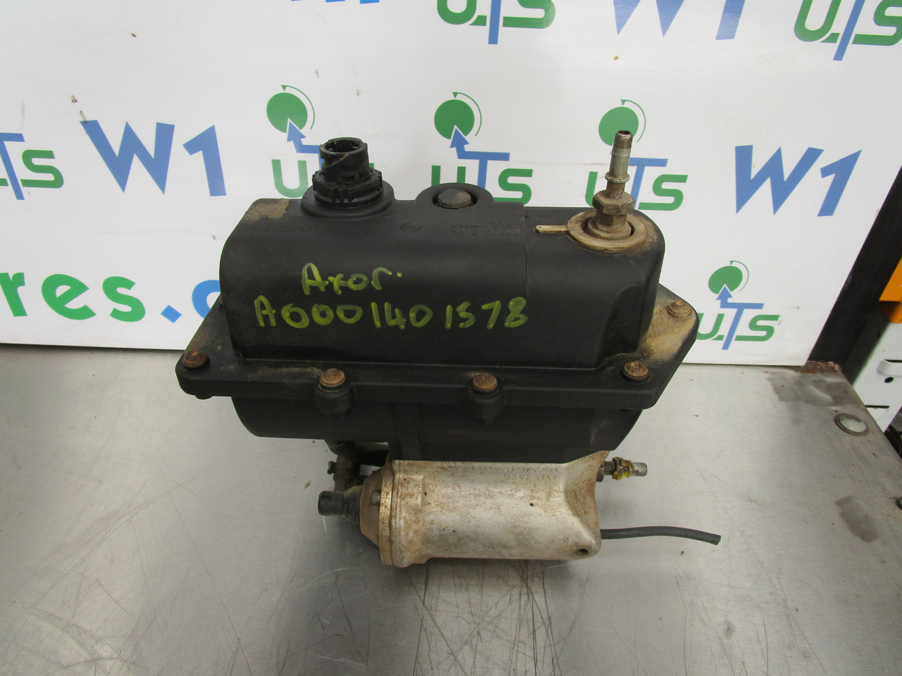 MERCEDES AXOR ATEGO ACTROS AD BLUE PUMP P/NO A0001401578 - Fuel system for Truck: picture 1 MERCEDES AXOR ATEGO ACTROS AD BLUE PUMP P/NO A0001401578 - Fuel system for Truck: picture 1