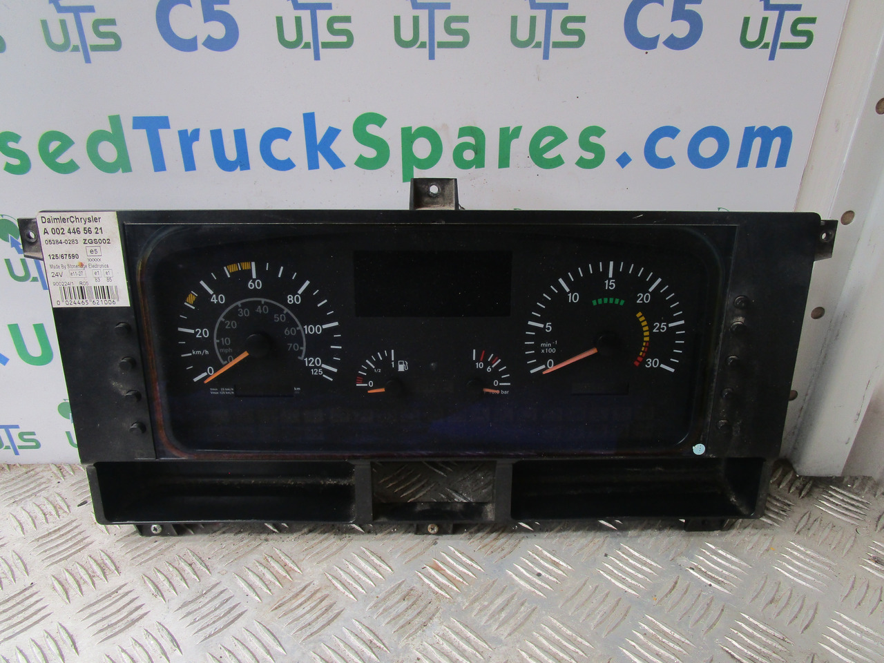 MERCEDES AXOR / ECONIC CLOCK CLUSTER P/NO A0024465621 - Electrical system for Truck: picture 1 MERCEDES AXOR / ECONIC CLOCK CLUSTER P/NO A0024465621 - Electrical system for Truck: picture 1