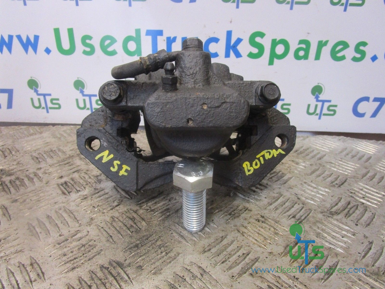 MITSUBISHI CANTER 35C NSF BOTTOM BRAKE CALIPER TYPE FSX14C - Brake parts for Truck: picture 1 MITSUBISHI CANTER 35C NSF BOTTOM BRAKE CALIPER TYPE FSX14C - Brake parts for Truck: picture 1