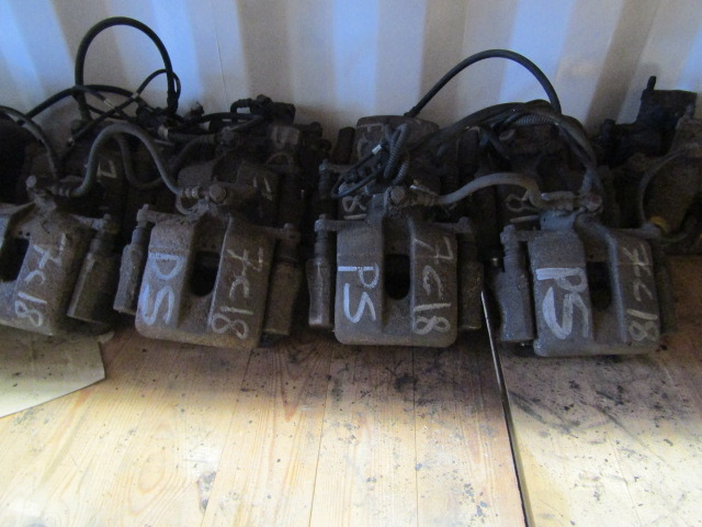 MITSUBISHI FUSO FRONT BRAKE CALIPERS RH/LH/TOP/BOTTOM - Brake parts for Truck: picture 4 MITSUBISHI FUSO FRONT BRAKE CALIPERS RH/LH/TOP/BOTTOM - Brake parts for Truck: picture 4