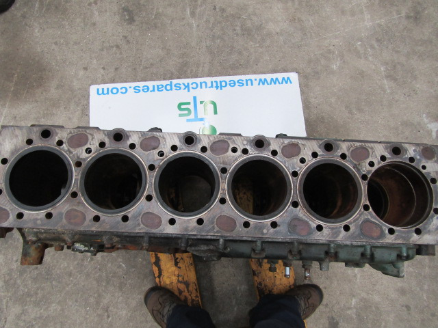 VOLVO FH13A ENGINE BLOCK ( NEEDS 1 LINER) - Engine and parts for Truck: picture 1 VOLVO FH13A ENGINE BLOCK ( NEEDS 1 LINER) - Engine and parts for Truck: picture 1
