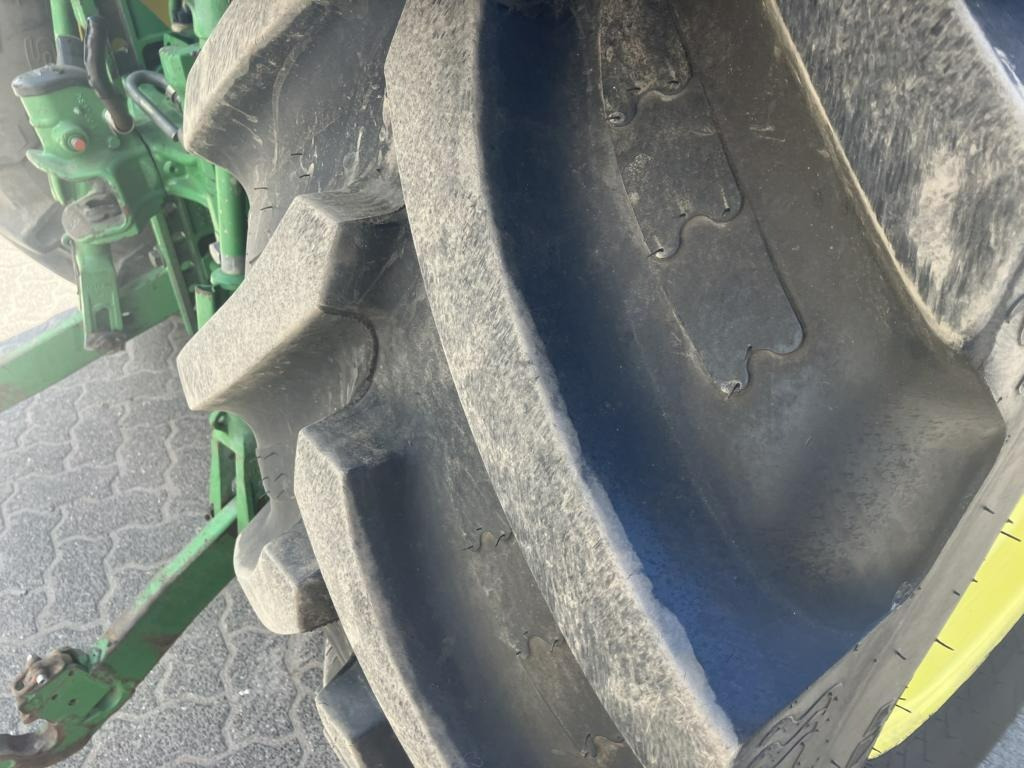 Farm tractor John Deere 6125R: picture 8