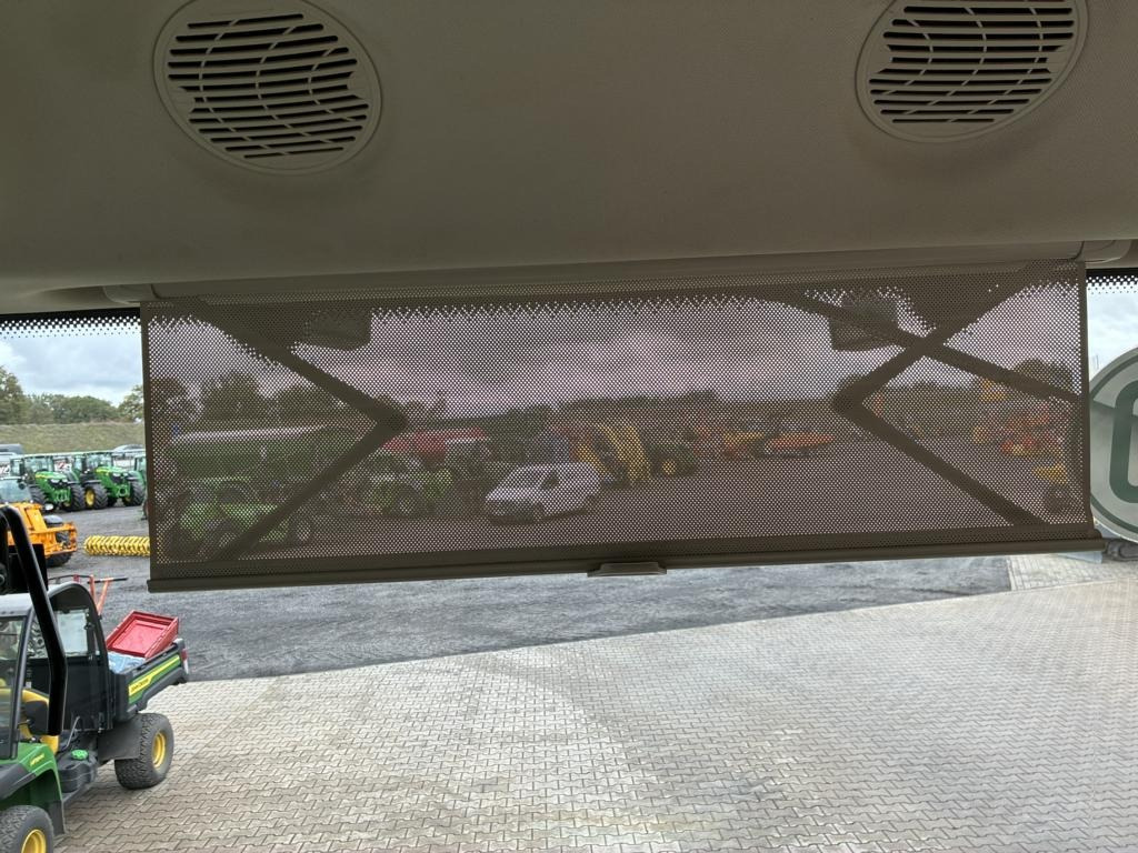 John Deere 6215R - Farm tractor: picture 5 John Deere 6215R - Farm tractor: picture 5