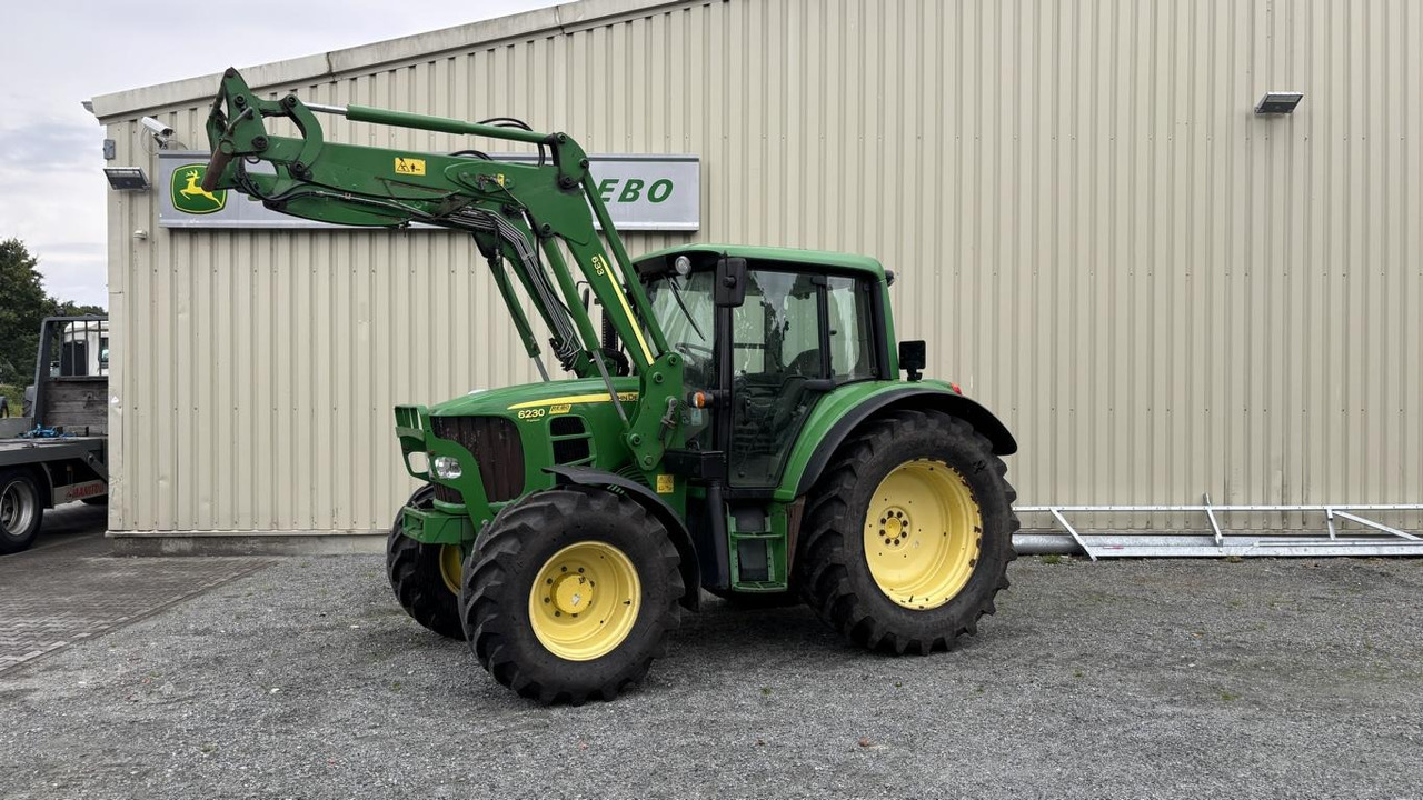 John Deere 6230 PREMIUM - Farm tractor: picture 1 John Deere 6230 PREMIUM - Farm tractor: picture 1