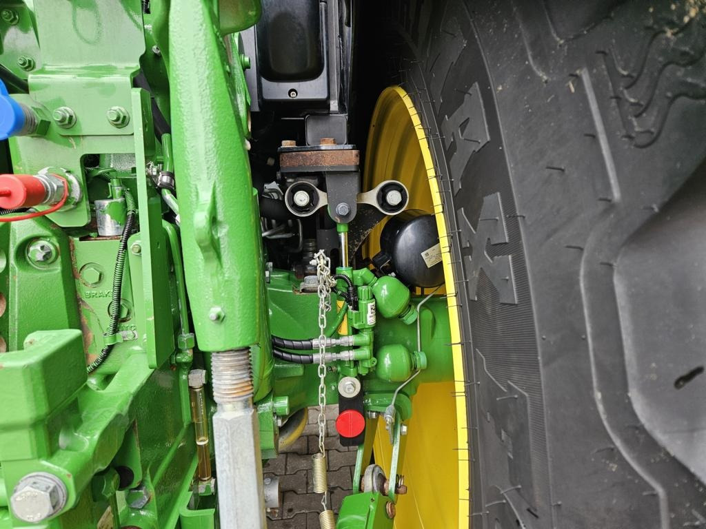 Farm tractor John Deere 6R185: picture 21