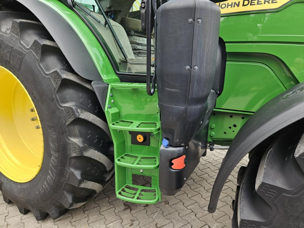 Farm tractor John Deere 6R185: picture 7