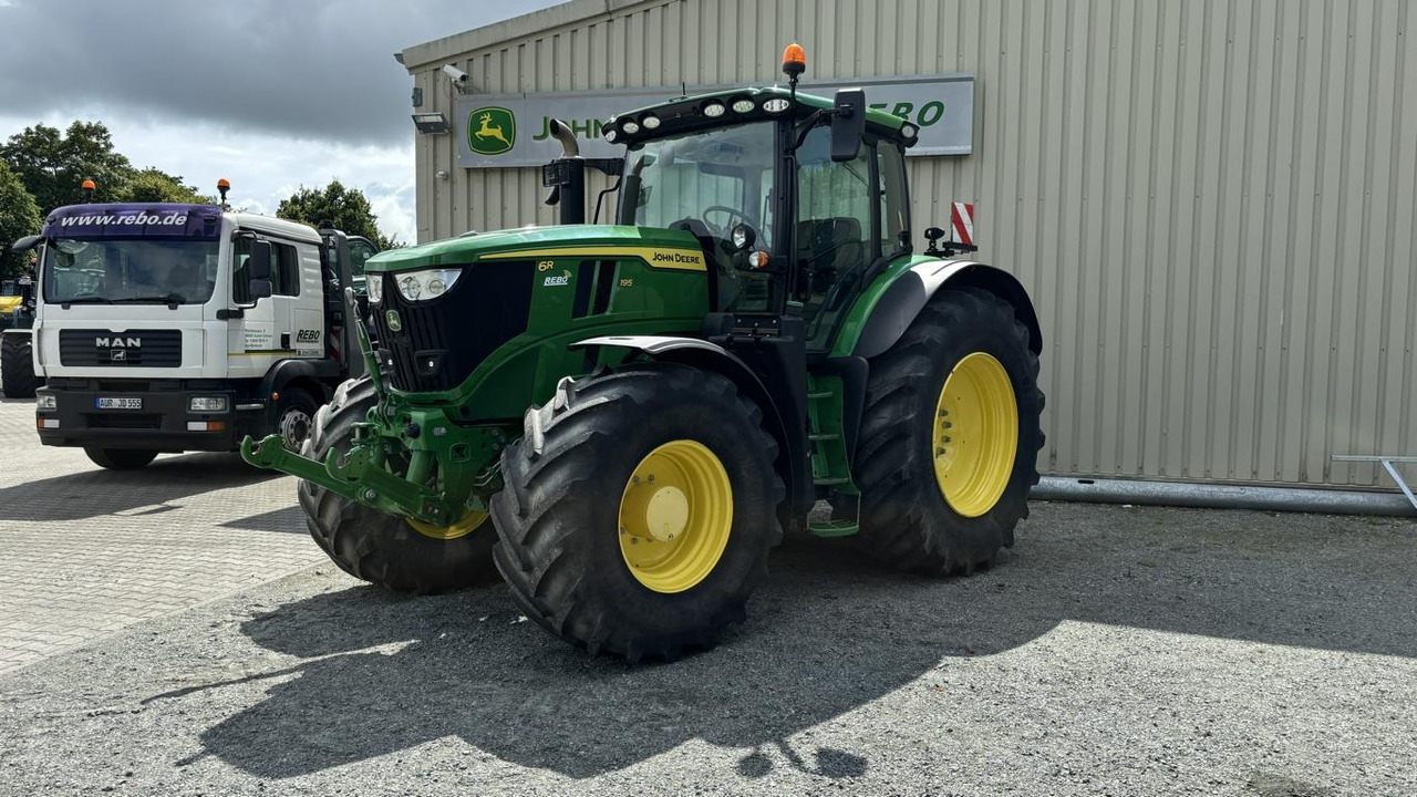 John Deere 6R195 - Farm tractor: picture 1 John Deere 6R195 - Farm tractor: picture 1