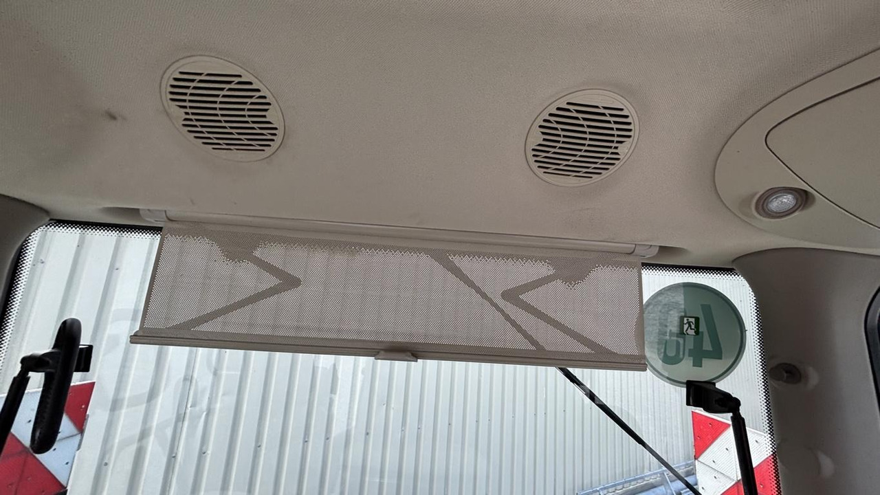 John Deere 6R195 - Farm tractor: picture 5 John Deere 6R195 - Farm tractor: picture 5