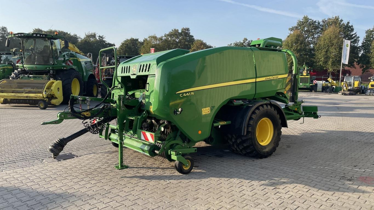 John Deere C441R - Hay and forage equipment: picture 1 John Deere C441R - Hay and forage equipment: picture 1