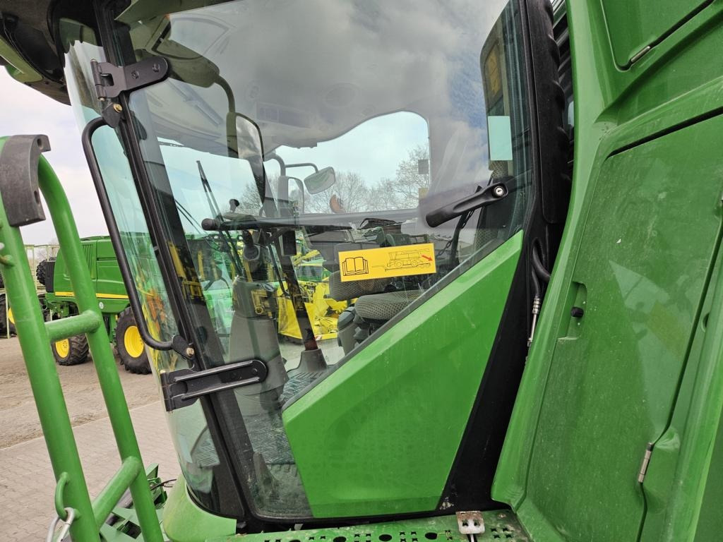 Combine harvester John Deere T560I: picture 40
