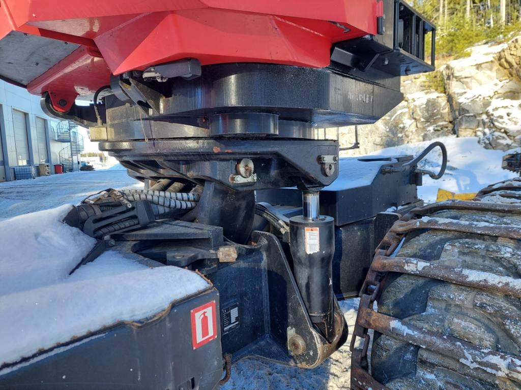 Forestry harvester Komatsu 931.1: picture 26