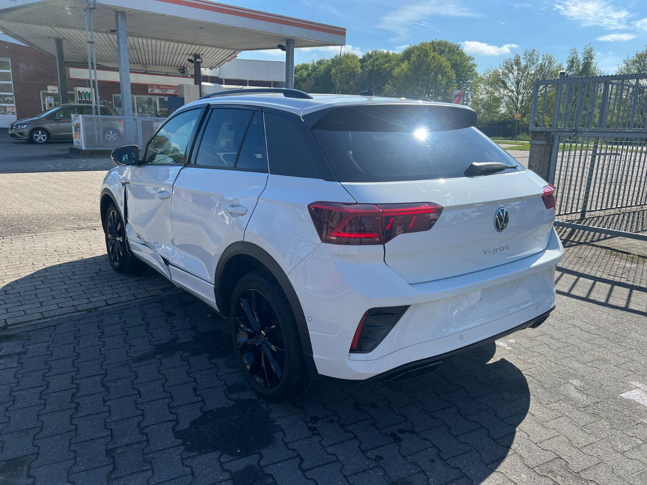 Volkswagen T-Roc R-Line 1.0 TSI Black Edition - Sedan: picture 3 Volkswagen T-Roc R-Line 1.0 TSI Black Edition - Sedan: picture 3
