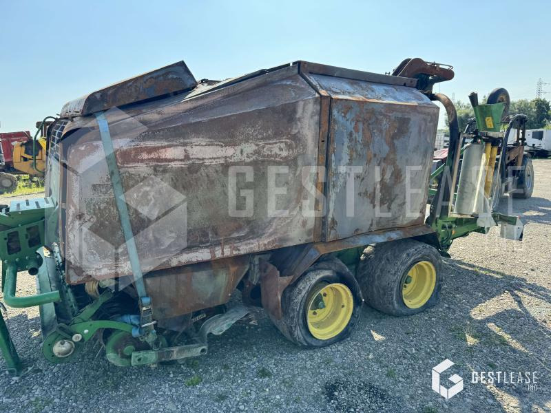 John Deere 744 - Round baler: picture 4 John Deere 744 - Round baler: picture 4