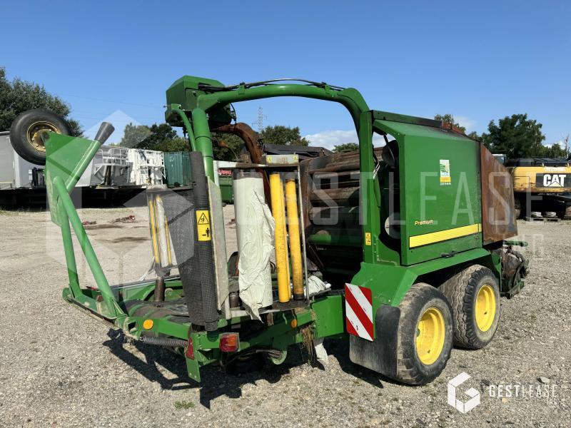 John Deere 744 - Round baler: picture 2 John Deere 744 - Round baler: picture 2