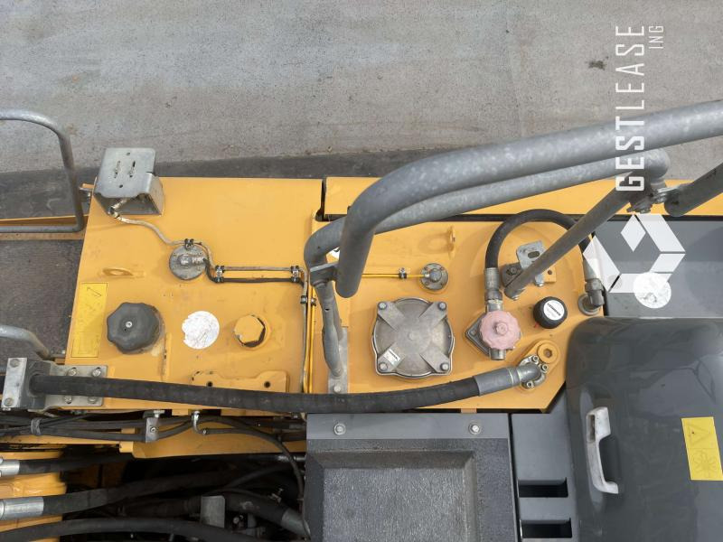 Crawler excavator Liebherr R926 LC: picture 21