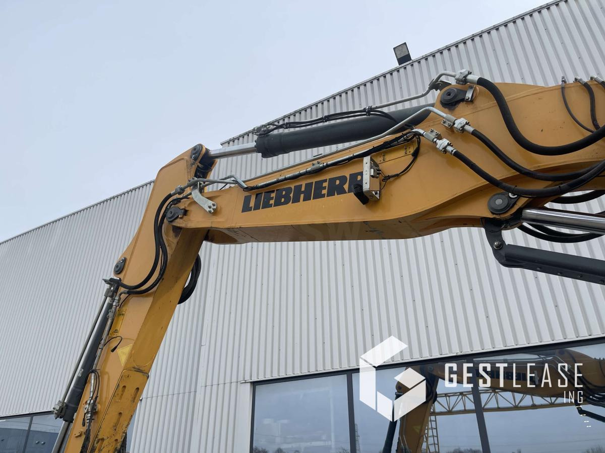 Crawler excavator Liebherr R926 LC: picture 11