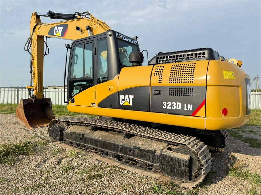 CAT 323 D  - Crawler excavator: picture 3 CAT 323 D  - Crawler excavator: picture 3