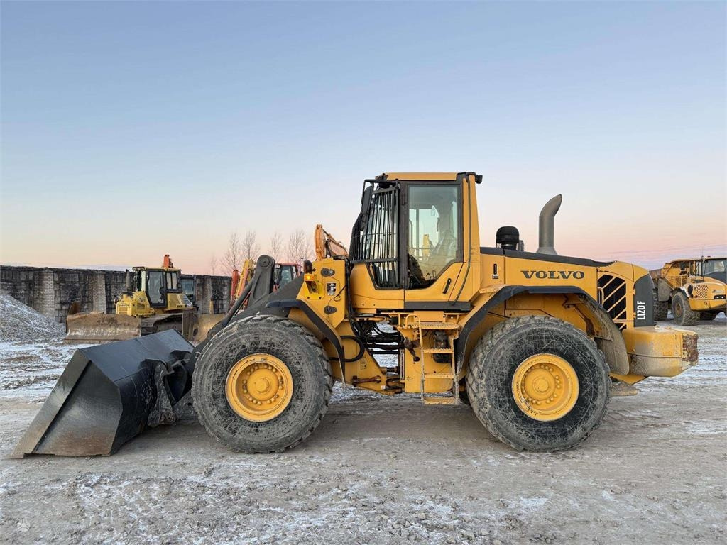 Volvo L 120 F , 4rd line , coupler - Wheel loader: picture 2 Volvo L 120 F , 4rd line , coupler - Wheel loader: picture 2