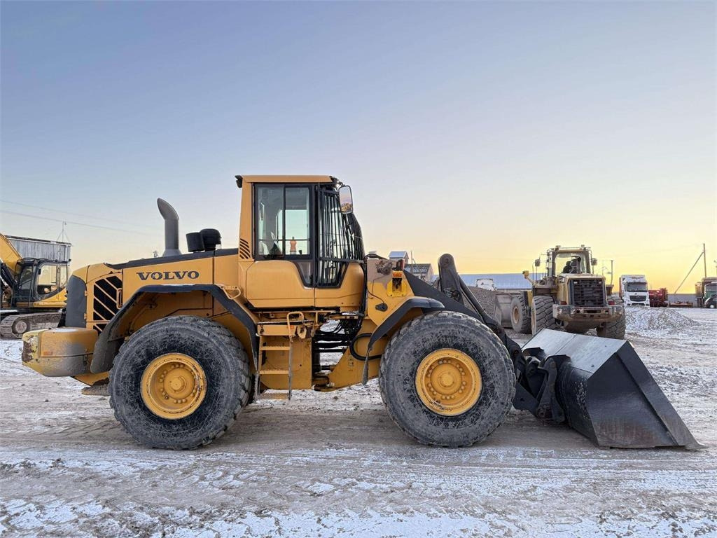 Volvo L 120 F , 4rd line , coupler - Wheel loader: picture 5 Volvo L 120 F , 4rd line , coupler - Wheel loader: picture 5