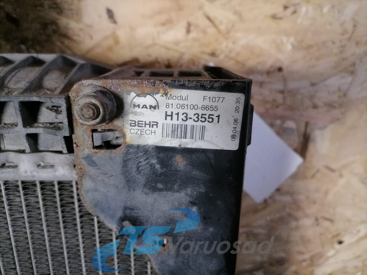 MAN Cooling radiator 81061016477 - Radiator for Truck: picture 3 MAN Cooling radiator 81061016477 - Radiator for Truck: picture 3