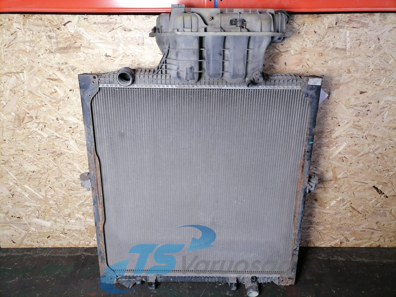 MAN Cooling radiator 81061016477 - Radiator for Truck: picture 1 MAN Cooling radiator 81061016477 - Radiator for Truck: picture 1