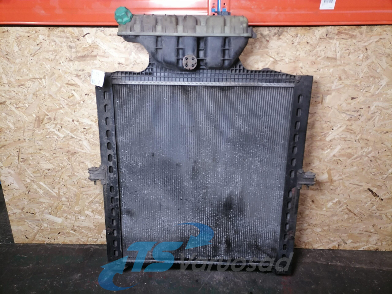 MAN Cooling radiator 81061016477 - Radiator for Truck: picture 1 MAN Cooling radiator 81061016477 - Radiator for Truck: picture 1