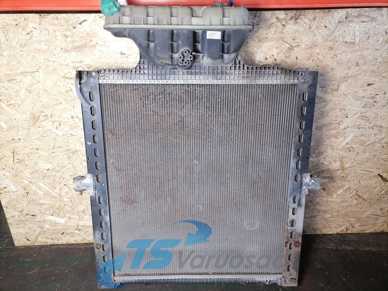 MAN Cooling radiator 81061016512 - Radiator for Truck: picture 2 MAN Cooling radiator 81061016512 - Radiator for Truck: picture 2