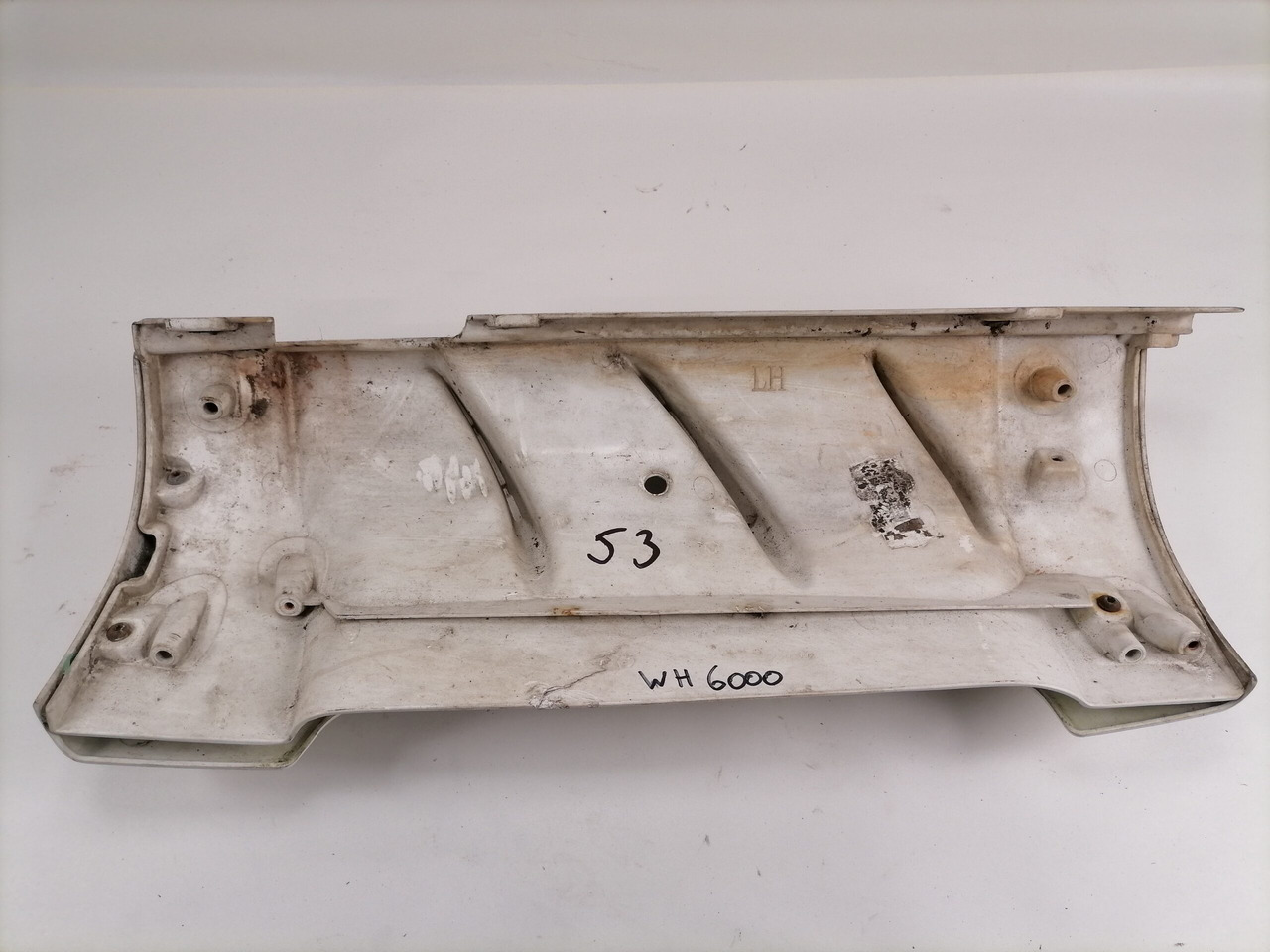 MAN MAN kabiini nurgapõsk, vasak 81624100049 - Grill for Truck: picture 3 MAN MAN kabiini nurgapõsk, vasak 81624100049 - Grill for Truck: picture 3