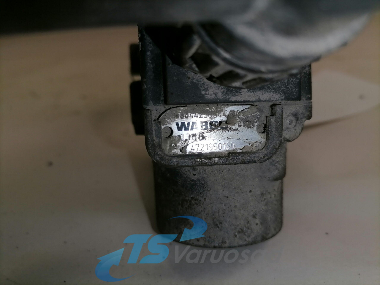 Mercedes-Benz ABS brake valve 0044296544 - Brake valve for Truck: picture 3 Mercedes-Benz ABS brake valve 0044296544 - Brake valve for Truck: picture 3