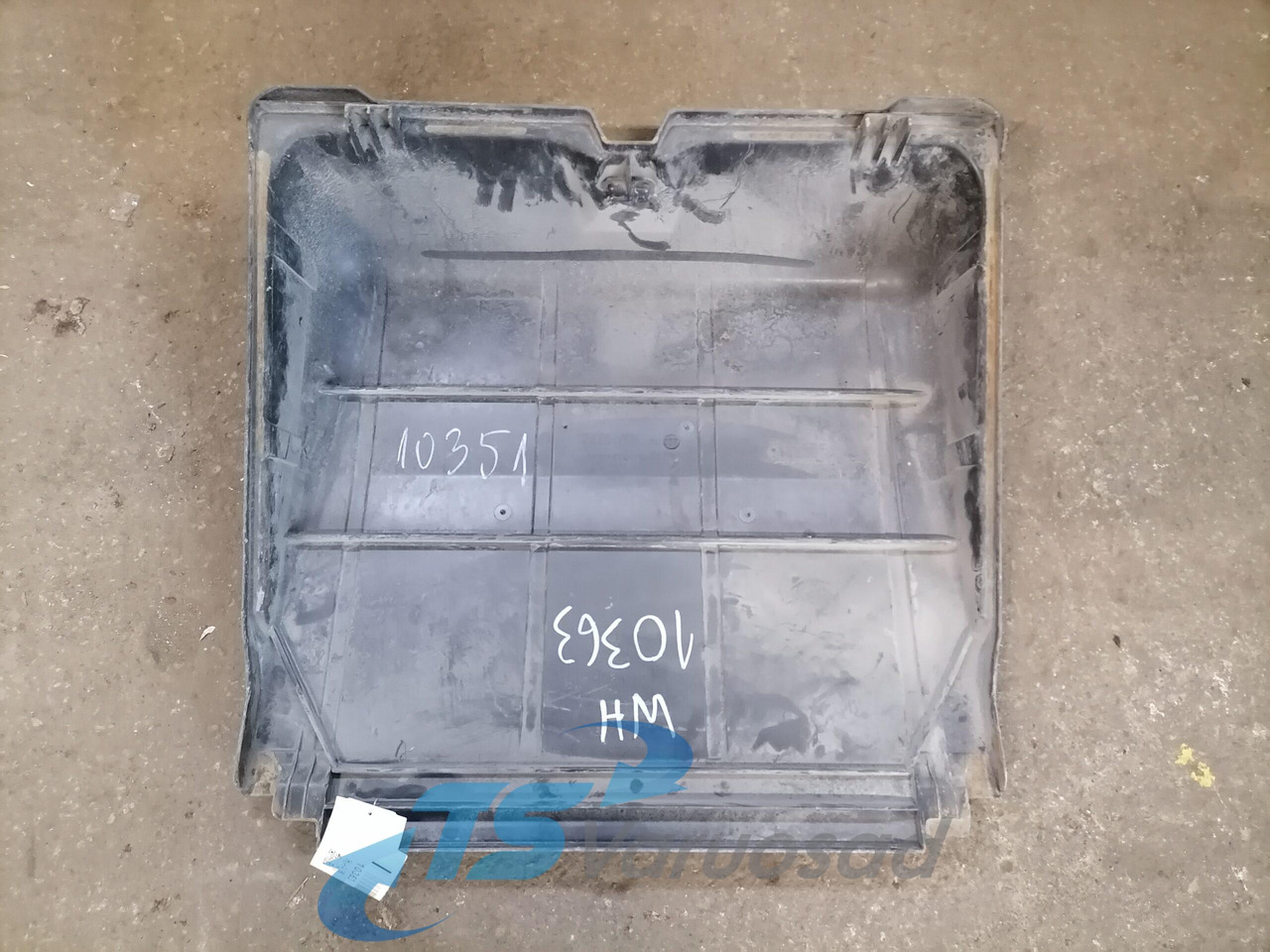 Mercedes-Benz Battery cover A9415410103 - Battery for Truck: picture 3 Mercedes-Benz Battery cover A9415410103 - Battery for Truck: picture 3