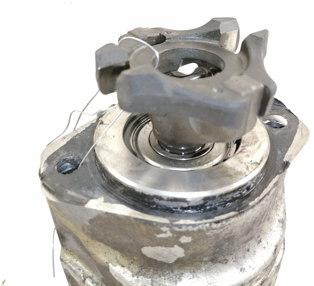 Mercedes-Benz Steering hydraulic pump A9604600280 - Steering pump for Truck: picture 2 Mercedes-Benz Steering hydraulic pump A9604600280 - Steering pump for Truck: picture 2