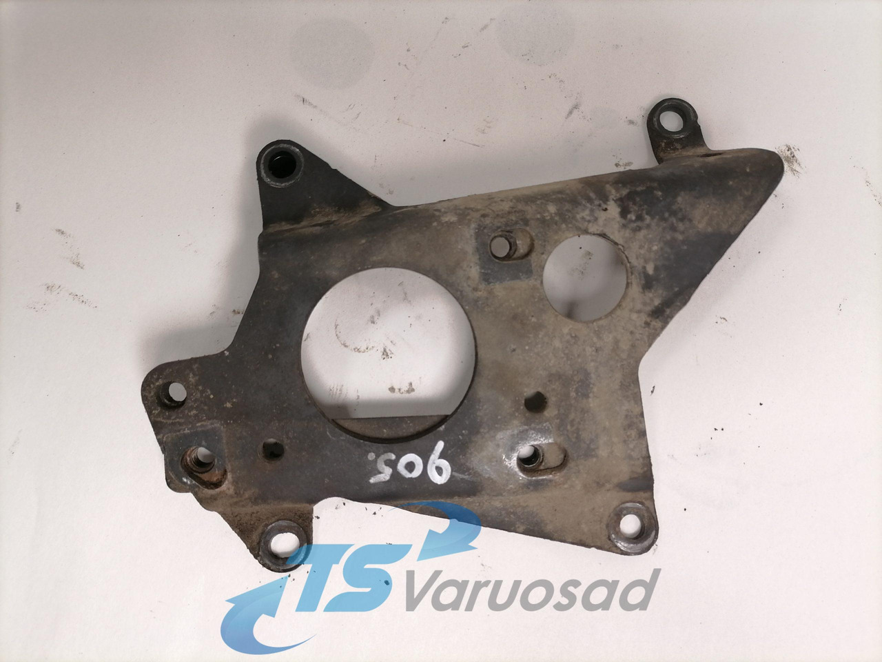Scania Bracket 1743910 - Frame/ Chassis for Truck: picture 1 Scania Bracket 1743910 - Frame/ Chassis for Truck: picture 1